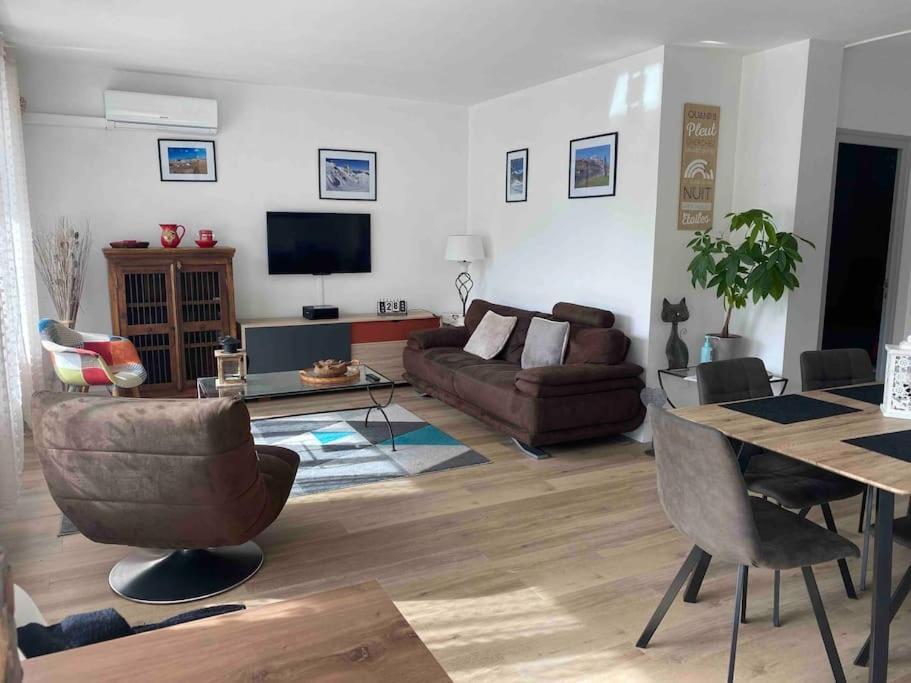 Le Chasseur Alpin Appartement Albertville Buitenkant foto